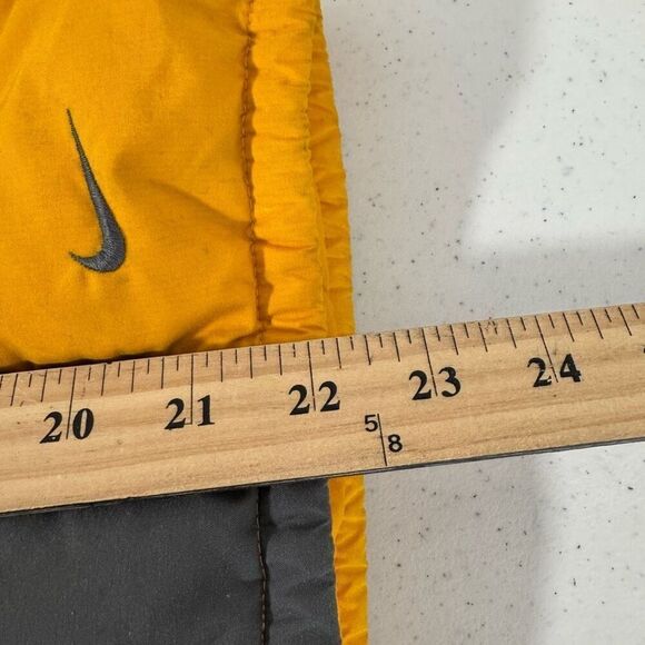 Nike Kids Puffer Jacket Size Small Down Jacket 2000s Grey Tag Activewear - Picture 16 of 16